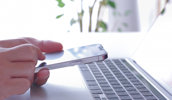 普段からご利用のデバイスをご用意下さい